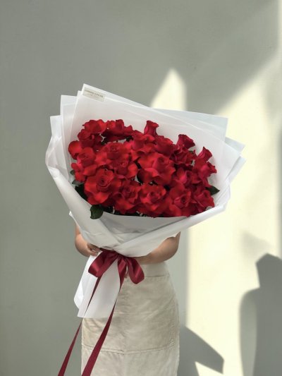 20 Hand-Flexed Red Roses Bouquet